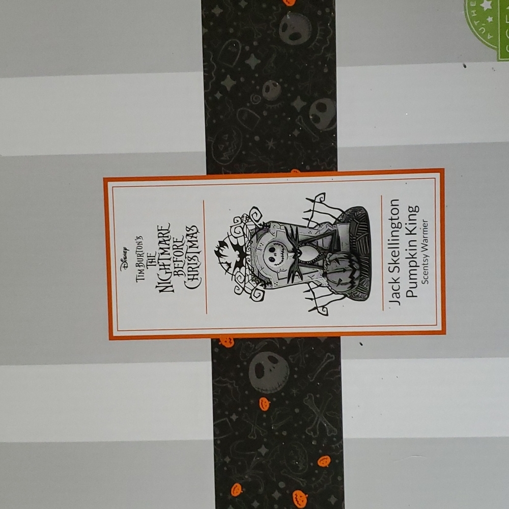 NBC PUMPKIN KING SCENTSY WARMER
